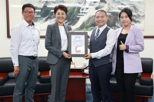 維瓦第捐贈血壓計 許淑華頒感謝狀