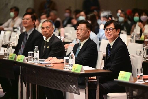 陳其邁出席「大南方淨零新經濟」高峰論壇，提出減碳挑戰！