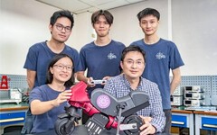 清大學生團隊引入AI人工智慧技術 成功打造永遠不倒的自動平衡摩托車！