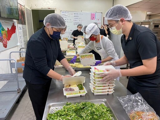 企業推動ESG「惜食捐助」一年捐近4200公斤肉品 手作「愛心餐盒」助獨居長者