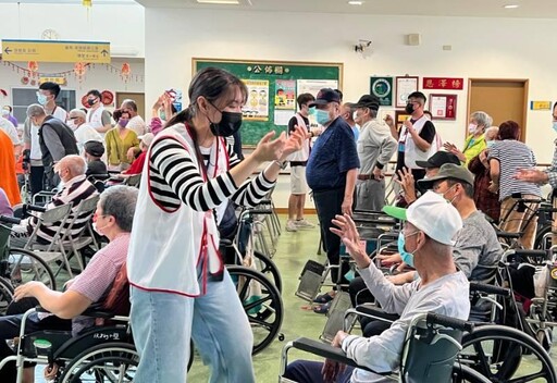 天使志工團蒞屏東榮家 關懷服務住民長輩