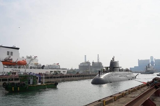 台船公司成功完成潛艦國造原型艦「海鯤軍艦」浮船測試作業
