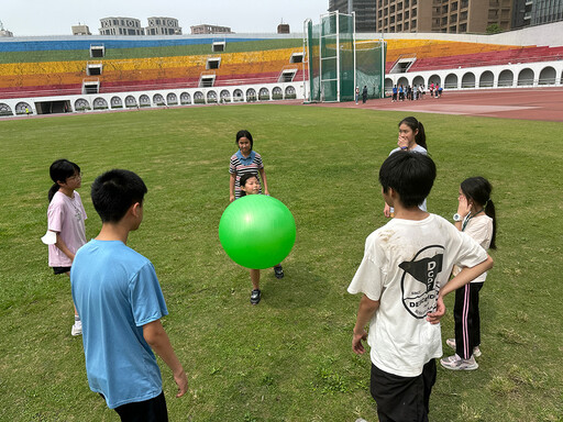 全明星運動會錢薇娟出席新北圓夢體驗營 鼓勵學子面對挑戰回饋社會