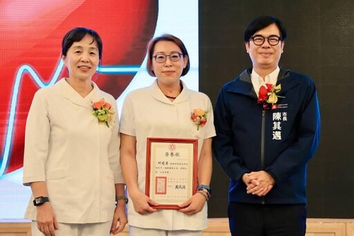 「有護理師-才有未來」陳其邁響應護師節 獎勵優秀護理人員