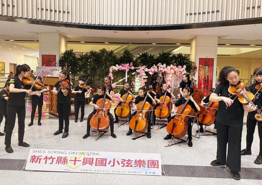 致敬醫護 竹北十興國小弦樂團中醫大演出「愛的禮讚」音樂會