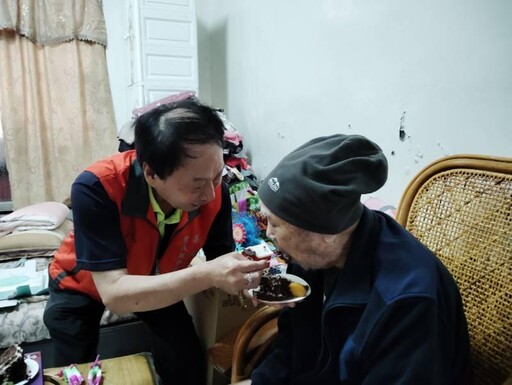 102歲胡爺爺嵩壽 屏東榮服處暖心慶生