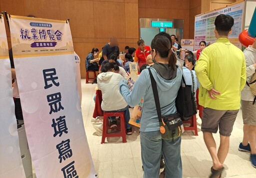 勞動部臺南就博會登場 首日湧入大批民眾搶職缺