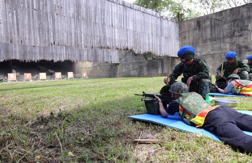 台南軍人服務站陪同市府贈首梯替代役備役男射擊訓練慰勞金