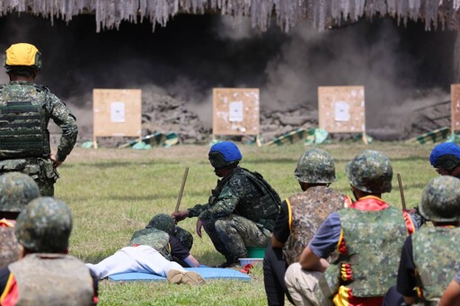 台南軍人服務站陪同市府贈首梯替代役備役男射擊訓練慰勞金