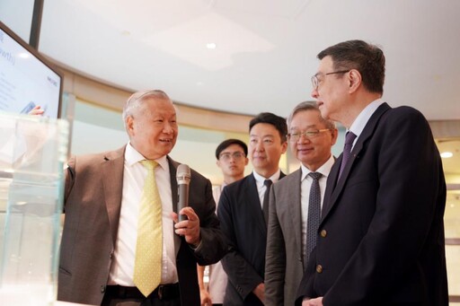 卓榮泰參訪旺宏電子 盛讚吳敏求堅持創新培育人才獲總統創新獎殊榮