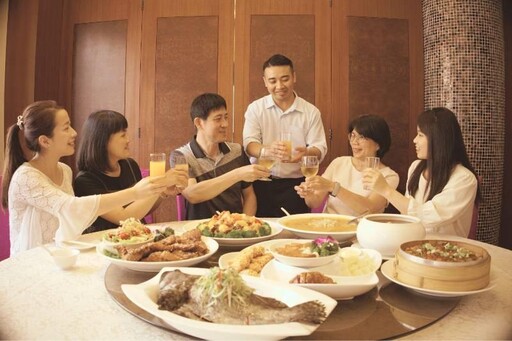 父親節聚餐選這家最划算！台南大飯店龍蝦、石斑頂級海味擄獲阿爸的味蕾！