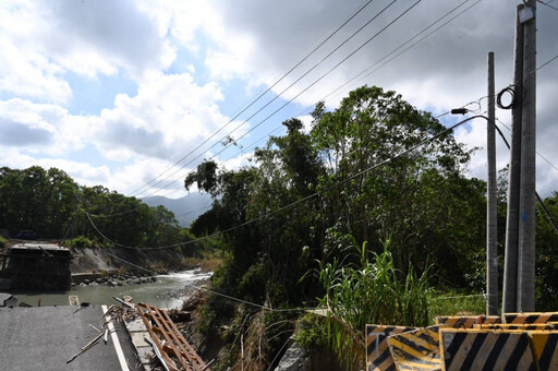颱風毀損東山區大埔橋附掛水管 台水緊急架設臨時管線完成