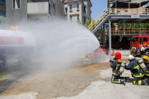 提升消防永續力 竹市府簽約6家企業認養竹市消防教育訓練基地設施