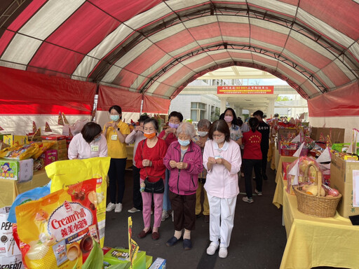 南榮樂活日照爺奶超商選買×中元祭祀！尊嚴老化好模範