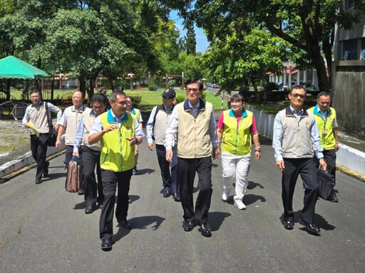 輔導會嚴德發主委秋節慰問白河榮家 關懷住民長輩