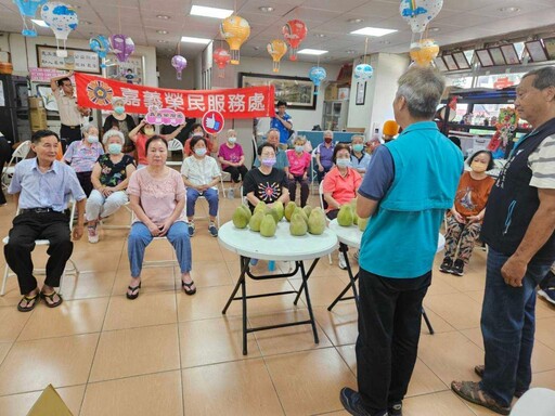 圓月送柚 嘉義榮服處與榮民眷長輩慶中秋