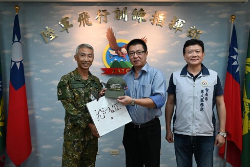 南市軍人服務站王健源顧問秋節慰問地區駐軍辛勞