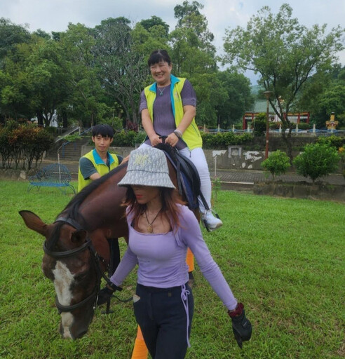 李宜珍愛心馳騁！白河榮家感謝暖心關懷住民