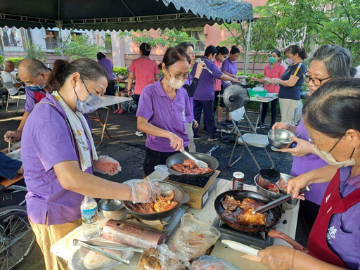 屏東榮家中秋烤肉樂 住民溫馨歡聚佳節