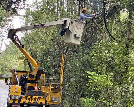 「山陀兒」新竹瞬間風力逾10級 停電逾萬戶台電新竹搶修恢復供電