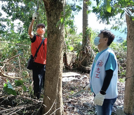 屏東榮服處風災後協助清理家園