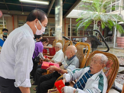 屏東榮家感謝縣府關懷百歲住民長輩 發放重陽敬老金