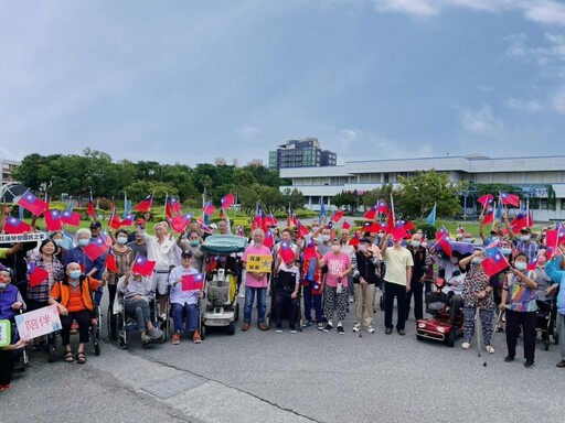 花蓮榮家國慶升旗 祝中華民國生日快樂