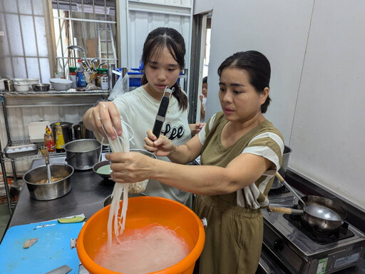 彭苡寧獲移民署擔任暑期志工 新住民2代通過越南語高級檢定受肯定