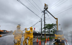 強颱康芮造成逾3772戶停電 台電新營區處全力搶修中