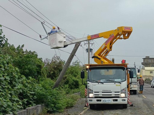 強颱康芮登陸 台電新營：累計近萬戶停電1892戶全力搶修中