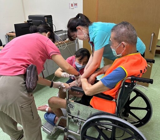 減少屏東榮家長輩往返醫院舟車勞頓！屏東榮總為住民視訊看診