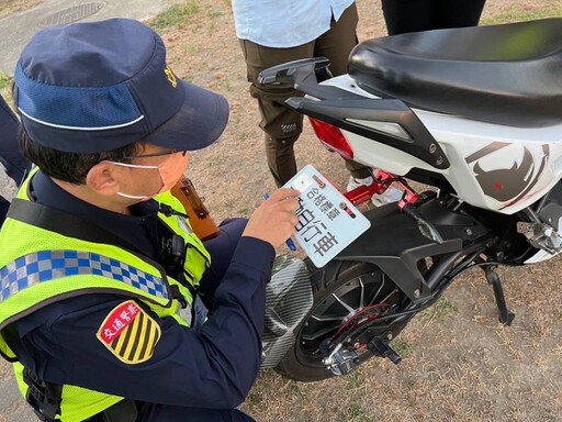 微型電車全面掛牌上路 南警加強取締宣導併行