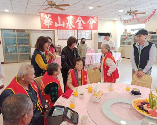 台電新營冬至送暖贈年菜 關懷弱勢長輩