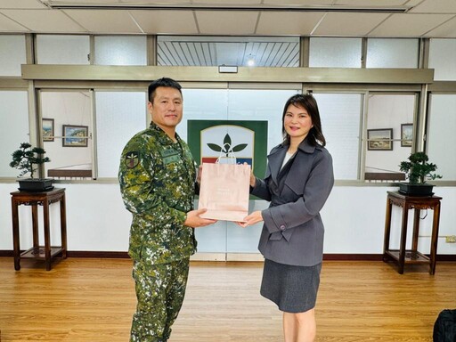 南市軍人服務站陪同軍友保險公司春節慰問駐地國軍