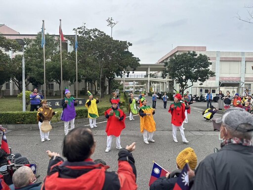 花蓮榮家元旦升旗 溫暖洋溢歡慶新年