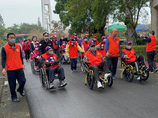 佳里榮家元旦升旗 住民喜迎新年健走活力滿滿