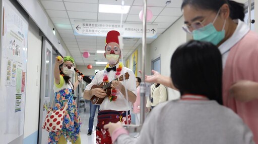 紅鼻子醫生進駐竹市立馬偕兒醫 為住院孩子每週帶來歡樂時光！