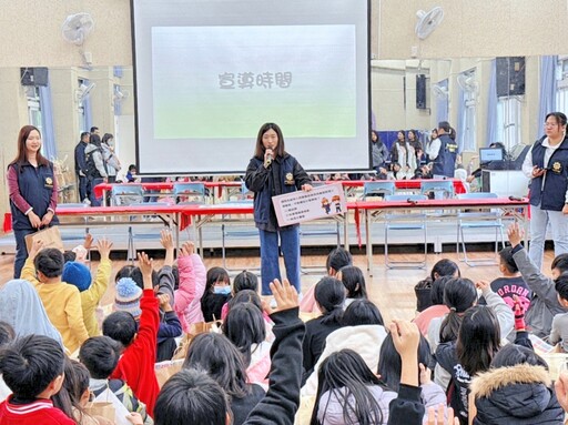 歲末年終喜迎春、暖心送愛至偏鄉 竹縣警關懷部落兒少宣導犯罪預防