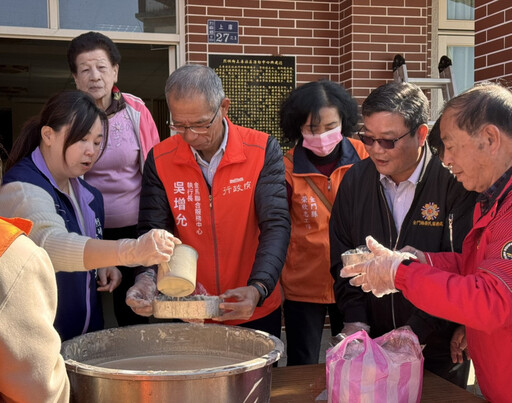 金門榮服處春節致贈榮民眷年糕 傳遞暖暖心意