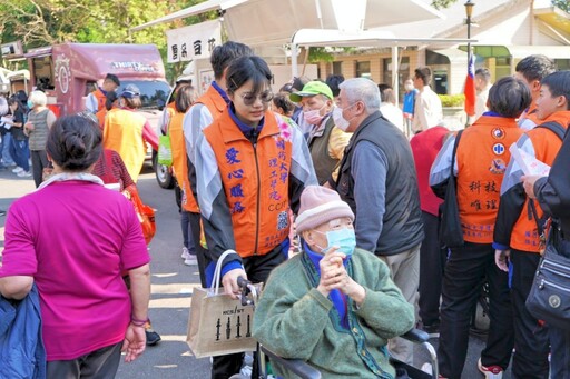 金蛇獻瑞、蛇來運轉 八德榮家園遊會暨春節聯歡攜手住民長輩迎新納福