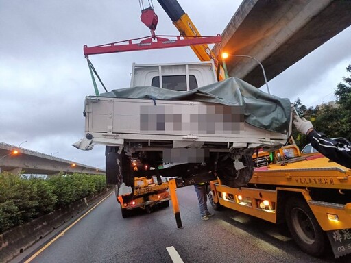 塞爆！國1大貨車變道不慎釀連環撞 車流回堵5公里