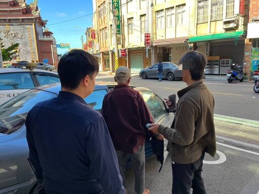 失智翁獨騎單車4小時尋友 大園警及時伸援助返家