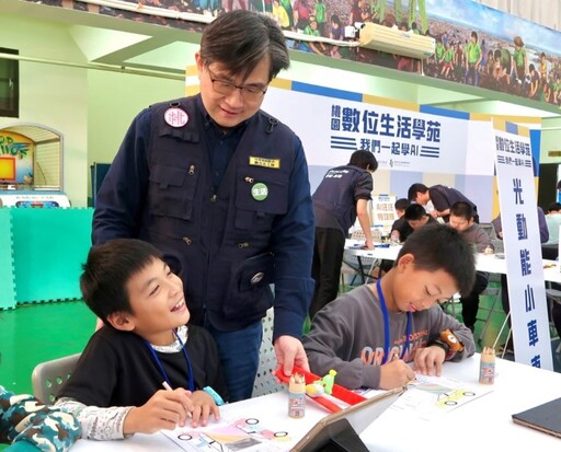 桃園智發會推出數位營隊 偏鄉學童闖關玩科技