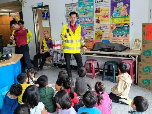 桃消中壢分隊舉辦消防體驗 幼兒園學童滿載而歸