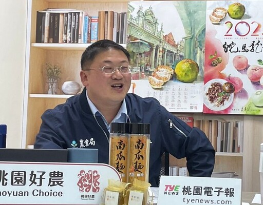 【有片】「蛇馬龍舞」水果月曆搶翻天！桃園農業局長陳冠義揭設計亮點