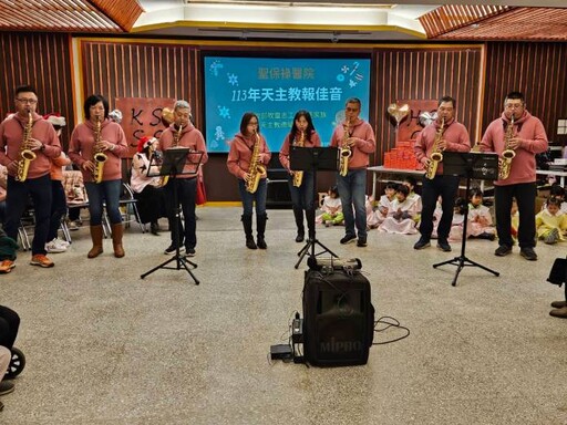 聖保祿醫院攜手德蘭幼兒園送暖報佳音 桃園榮家洋溢溫馨耶誕氣氛