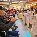 聖保祿醫院攜手德蘭幼兒園送暖報佳音 桃園榮家洋溢溫馨耶誕氣氛