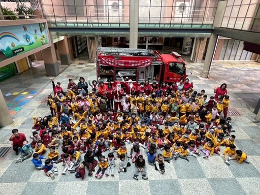 桃消大有分隊前進幼兒園 聖誕老人陪伴幼童學防災