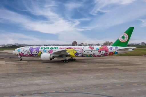 與三麗鷗明星暢遊花都 長榮航空Hello Kitty「糖果機」甜蜜亮相