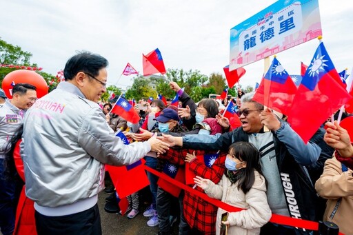 中壢元旦升旗巨幅國旗飄揚 金牌選手與明星球員領唱國歌